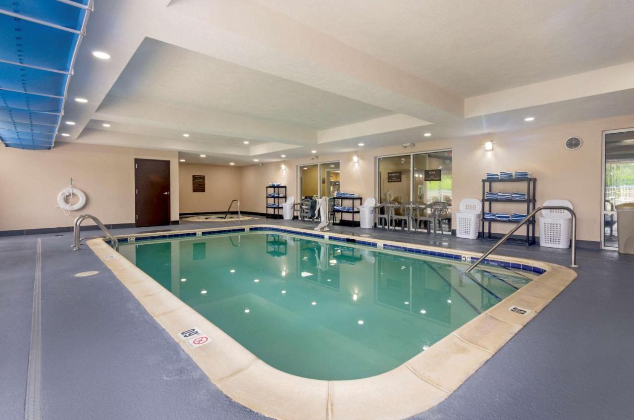 Comfort Inn & Suites Hillsville I-77 エクステリア 写真