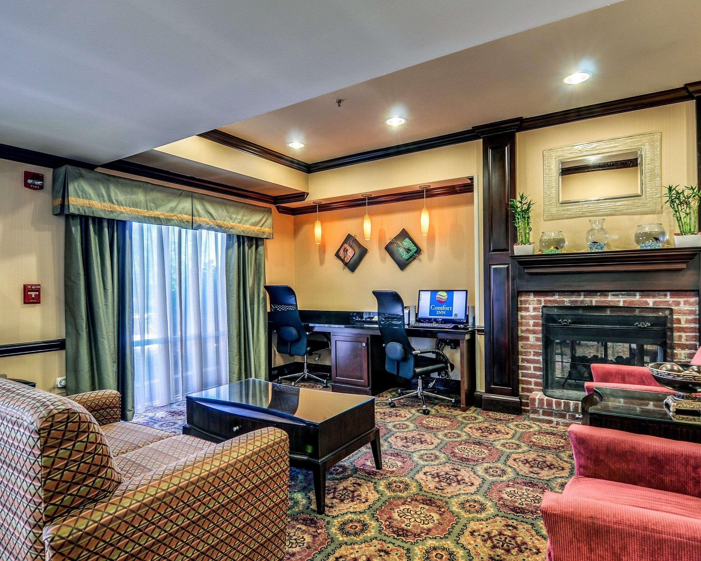 Comfort Inn & Suites Hillsville I-77 エクステリア 写真