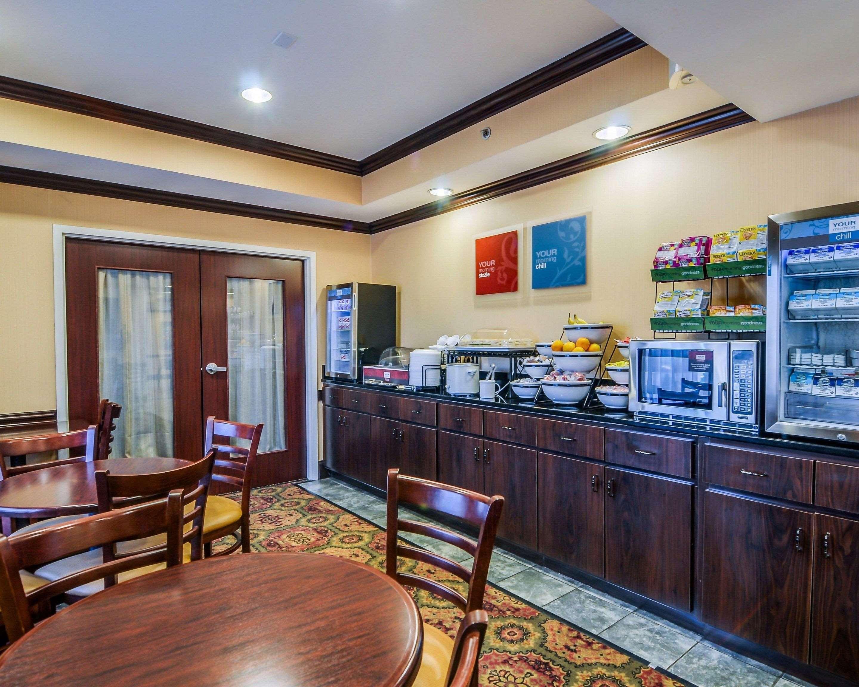 Comfort Inn & Suites Hillsville I-77 エクステリア 写真